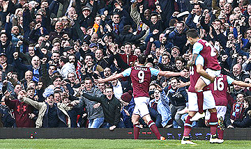 Carroll completes his hat-trick
